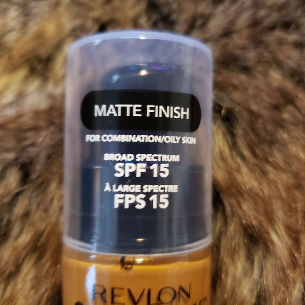 Revlon color stay foundation - Picture 3 of 7